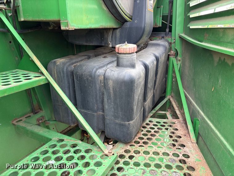 image for item DT0210 1996 John Deere 9600 combine