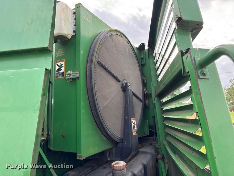 image for item DT0210 1996 John Deere 9600 combine