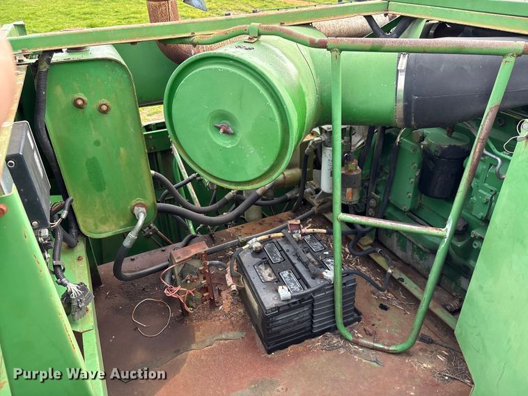 image for item DT0210 1996 John Deere 9600 combine