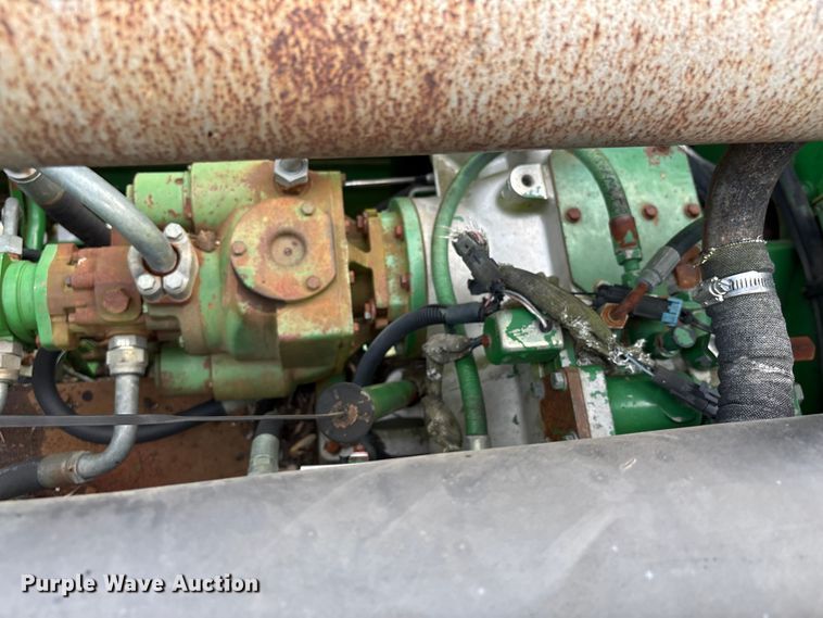 image for item DT0210 1996 John Deere 9600 combine