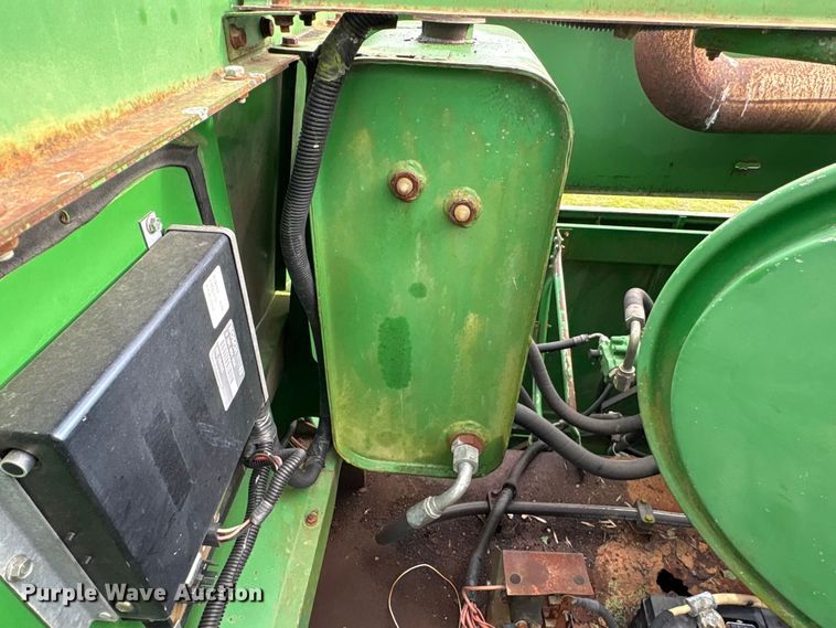 image for item DT0210 1996 John Deere 9600 combine