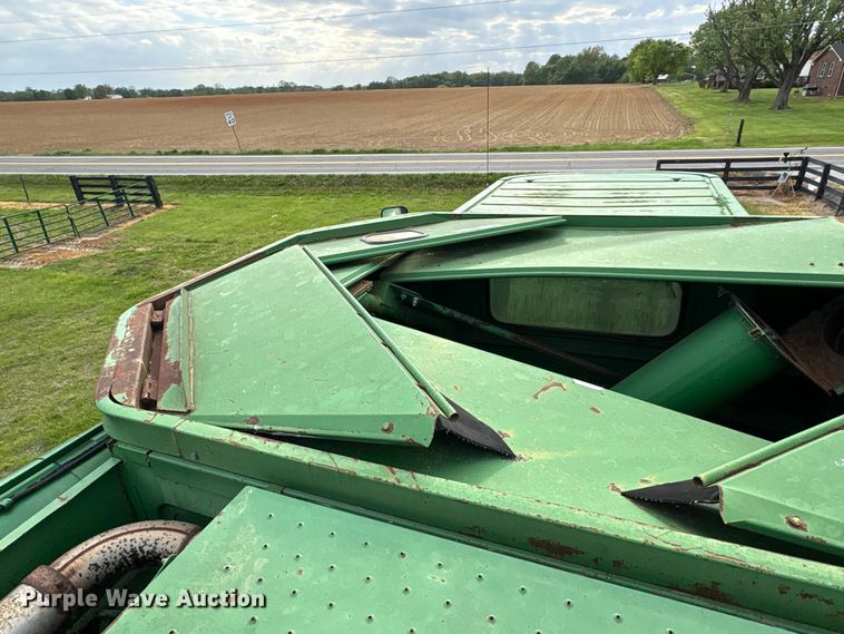 image for item DT0210 1996 John Deere 9600 combine