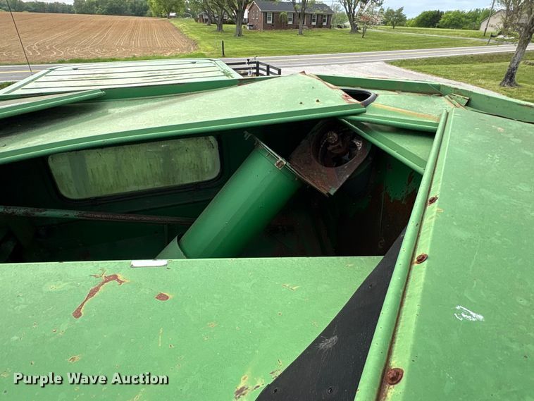 image for item DT0210 1996 John Deere 9600 combine