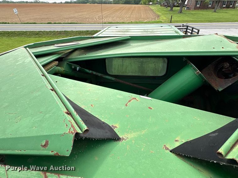 image for item DT0210 1996 John Deere 9600 combine