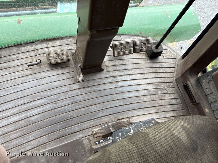 image for item DT0210 1996 John Deere 9600 combine