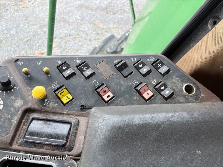 image for item DT0210 1996 John Deere 9600 combine