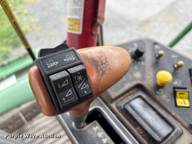 image for item DT0210 1996 John Deere 9600 combine