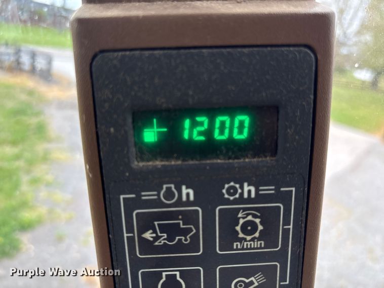 image for item DT0210 1996 John Deere 9600 combine