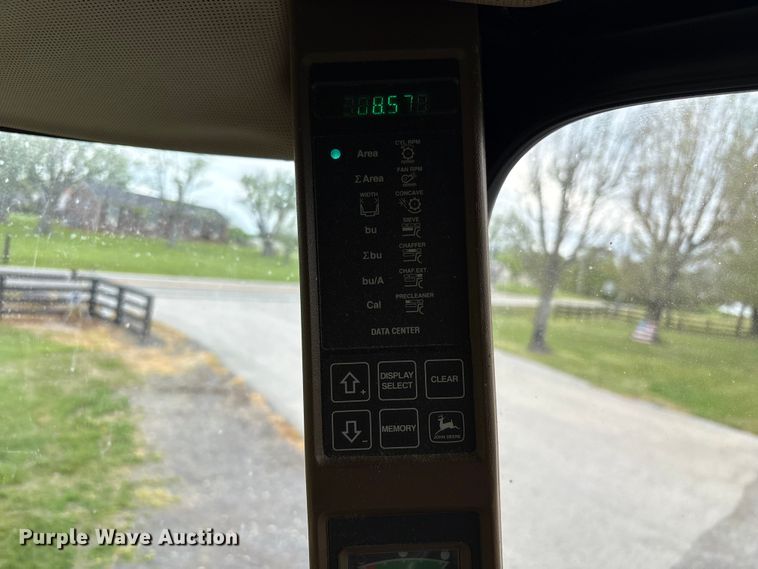 image for item DT0210 1996 John Deere 9600 combine