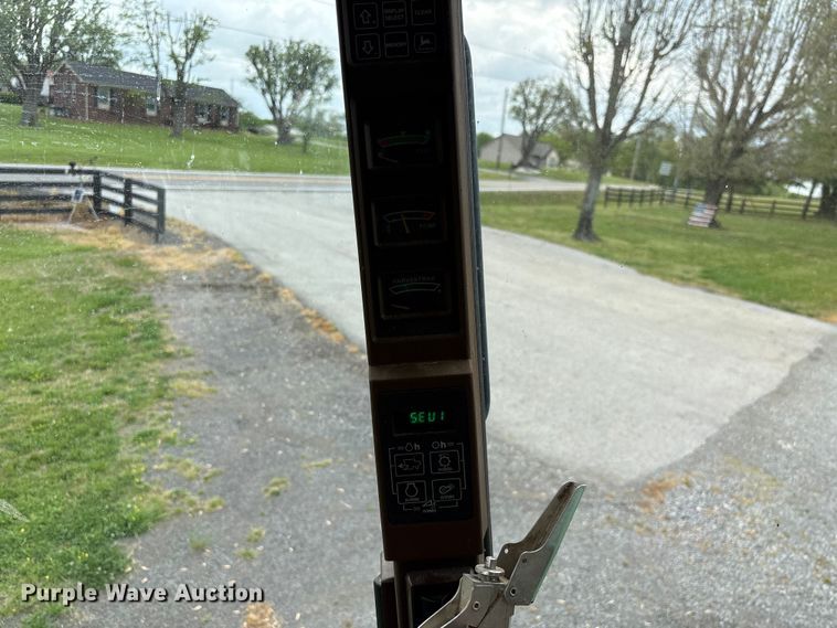 image for item DT0210 1996 John Deere 9600 combine