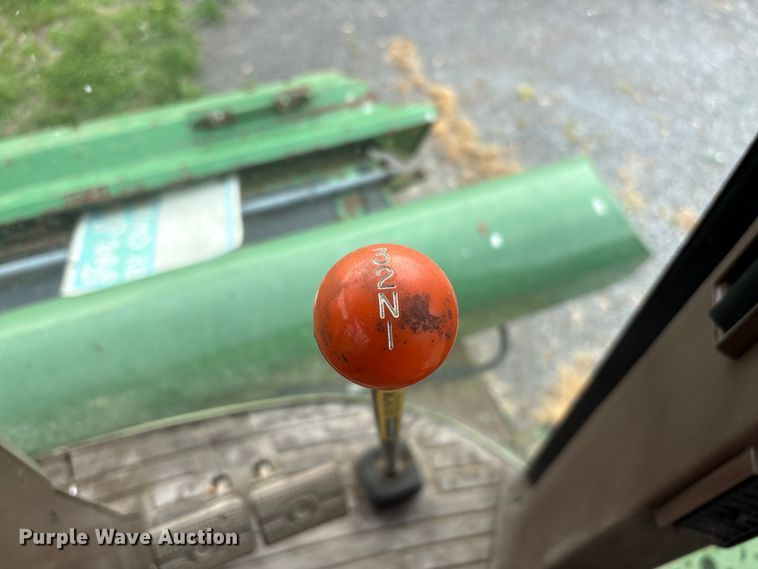 image for item DT0210 1996 John Deere 9600 combine