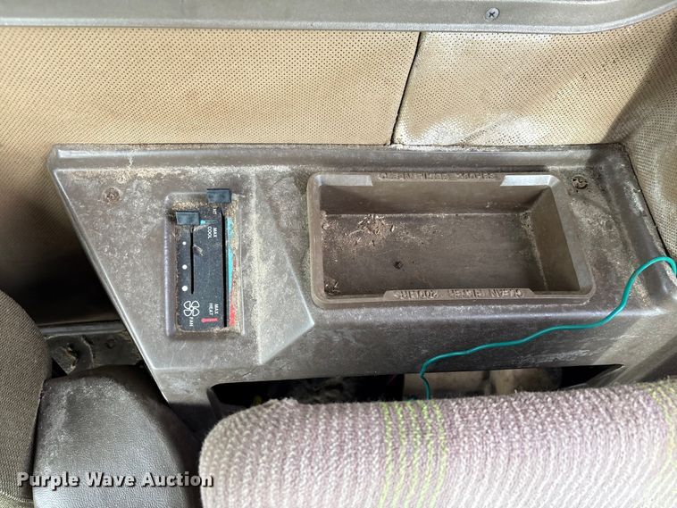 image for item DT0210 1996 John Deere 9600 combine