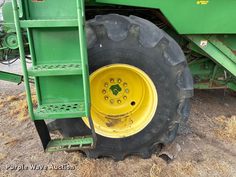 image for item DT0210 1996 John Deere 9600 combine