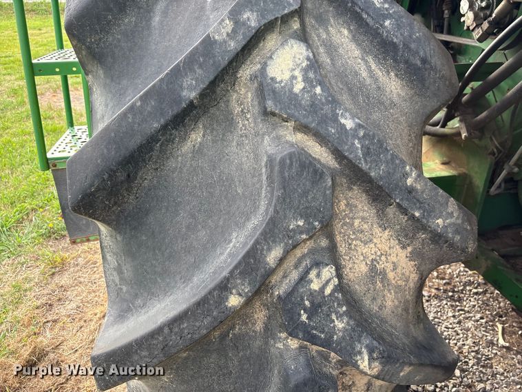 image for item DT0210 1996 John Deere 9600 combine