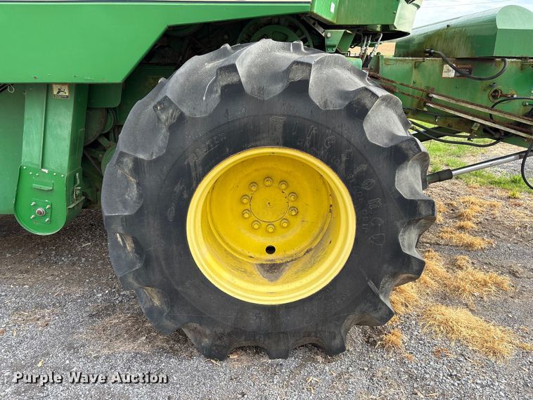 image for item DT0210 1996 John Deere 9600 combine