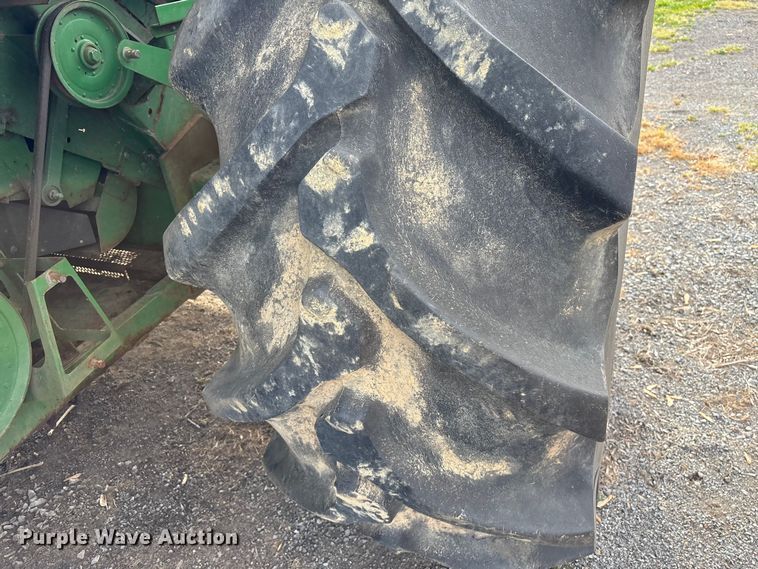 image for item DT0210 1996 John Deere 9600 combine