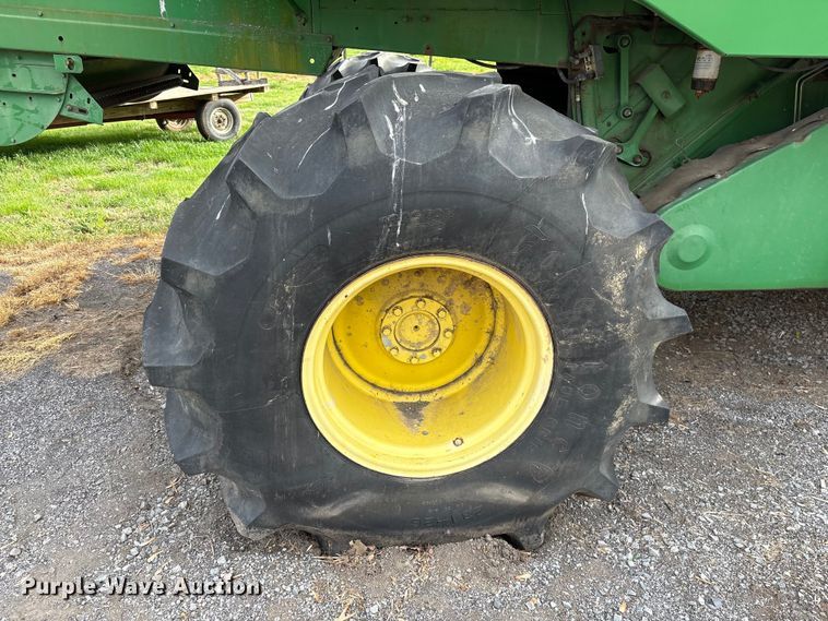 image for item DT0210 1996 John Deere 9600 combine