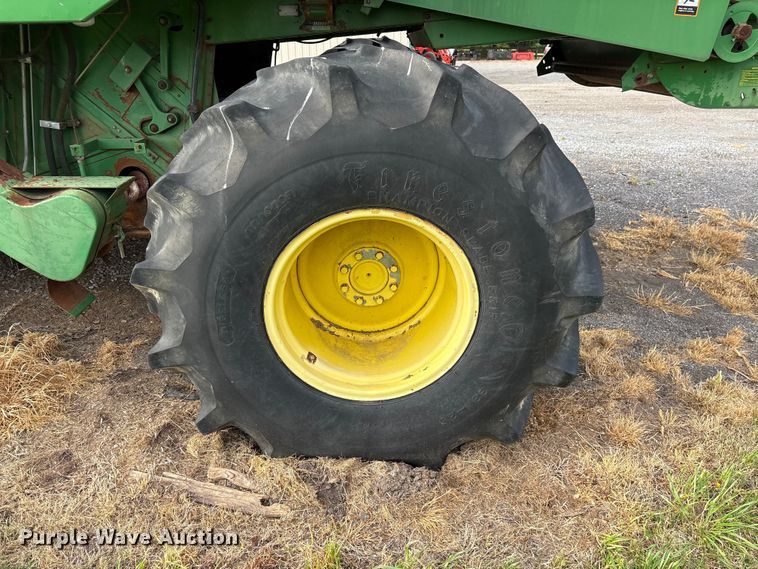 image for item DT0210 1996 John Deere 9600 combine