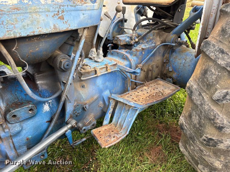 image for item DT0211 Ford 4600 tractor