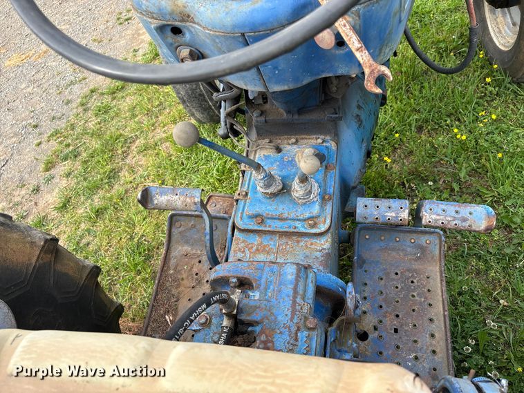 image for item DT0211 Ford 4600 tractor