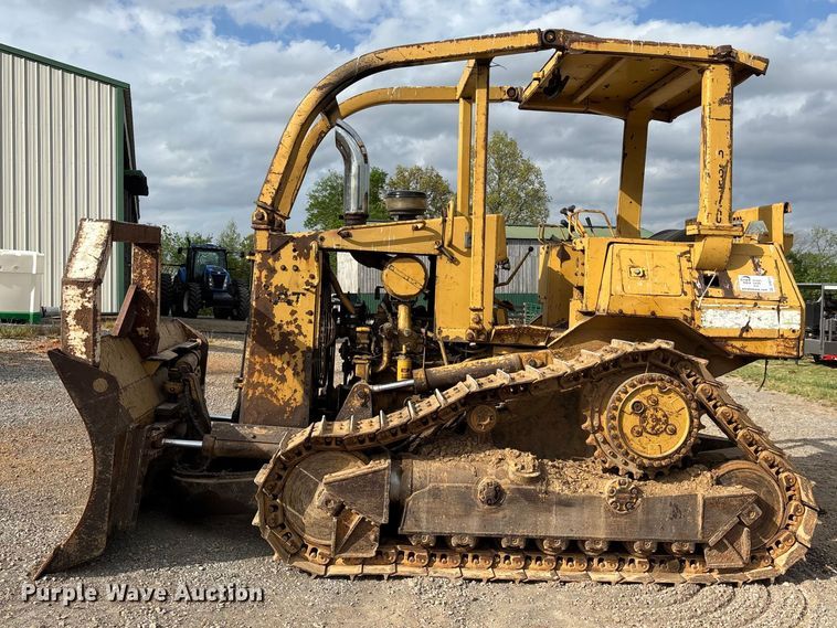 image for item DT0213 1987 Caterpillar D4H dozer