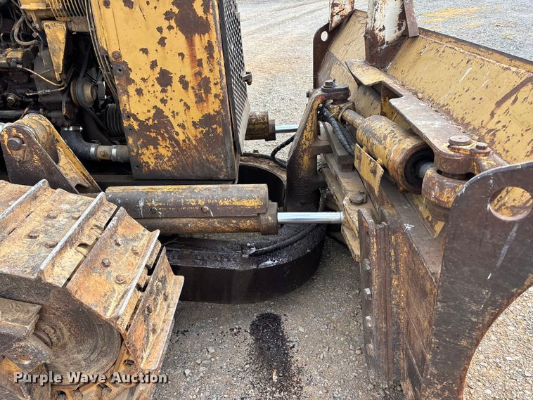 image for item DT0213 1987 Caterpillar D4H dozer