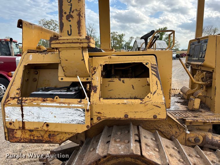 image for item DT0213 1987 Caterpillar D4H dozer