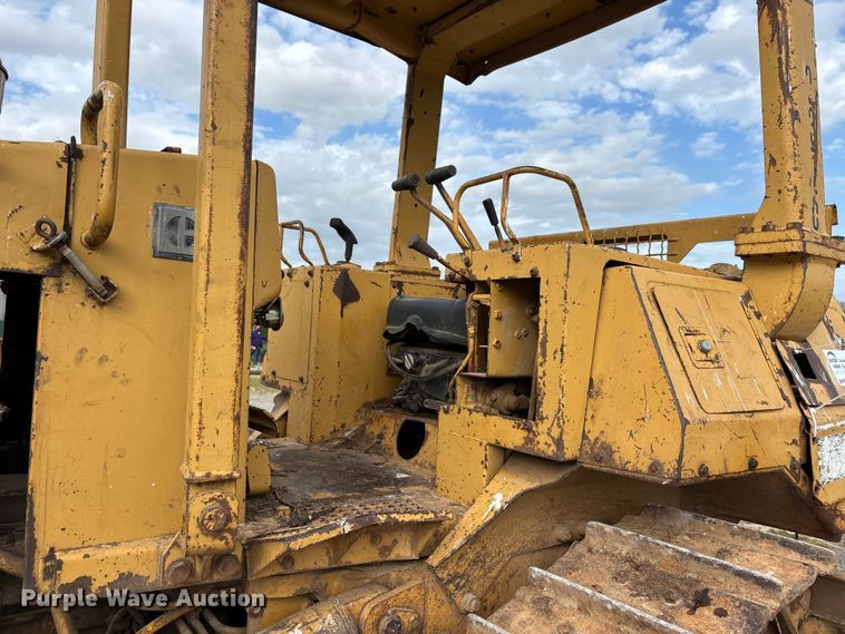 image for item DT0213 1987 Caterpillar D4H dozer