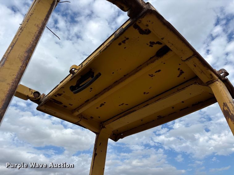 image for item DT0213 1987 Caterpillar D4H dozer