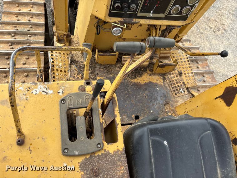 image for item DT0213 1987 Caterpillar D4H dozer