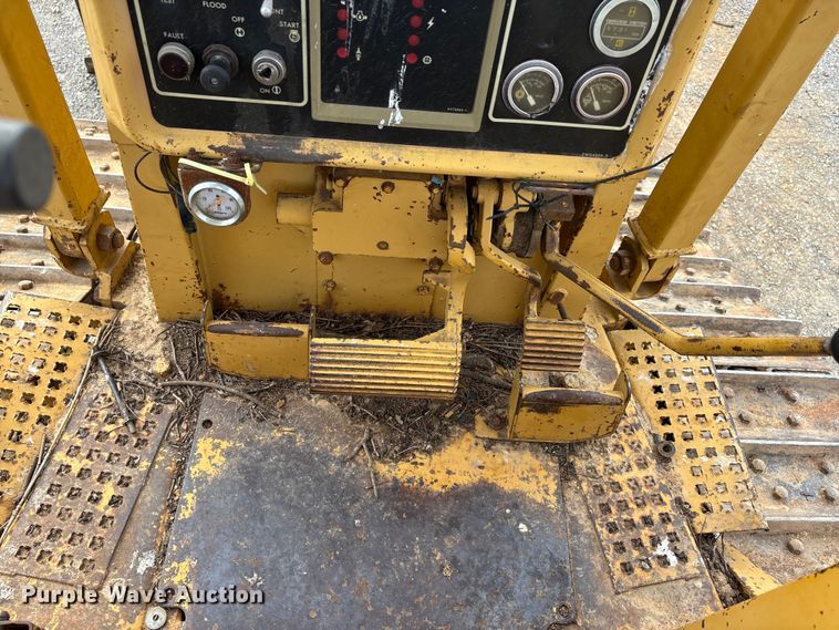 image for item DT0213 1987 Caterpillar D4H dozer