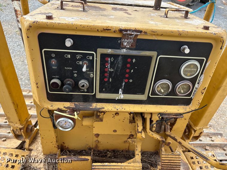 image for item DT0213 1987 Caterpillar D4H dozer