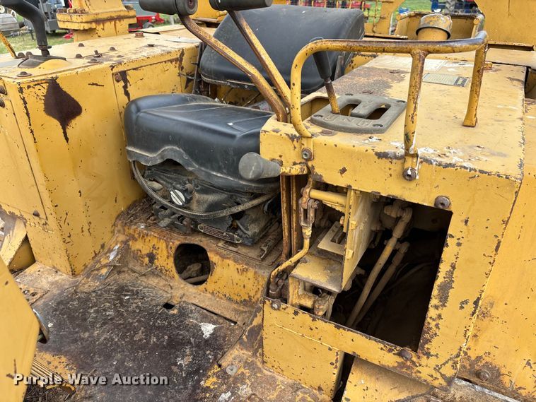 image for item DT0213 1987 Caterpillar D4H dozer