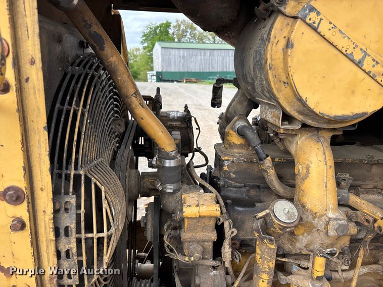 image for item DT0213 1987 Caterpillar D4H dozer