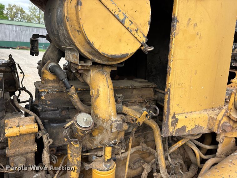 image for item DT0213 1987 Caterpillar D4H dozer