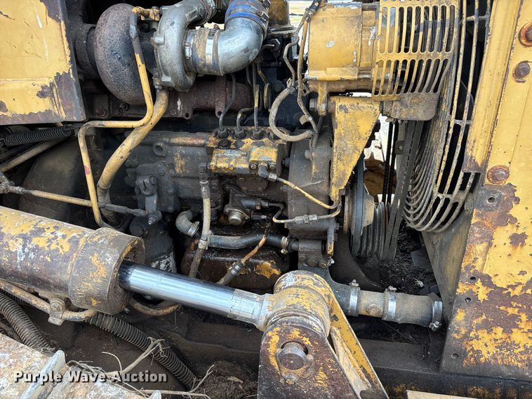 image for item DT0213 1987 Caterpillar D4H dozer