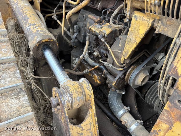 image for item DT0213 1987 Caterpillar D4H dozer