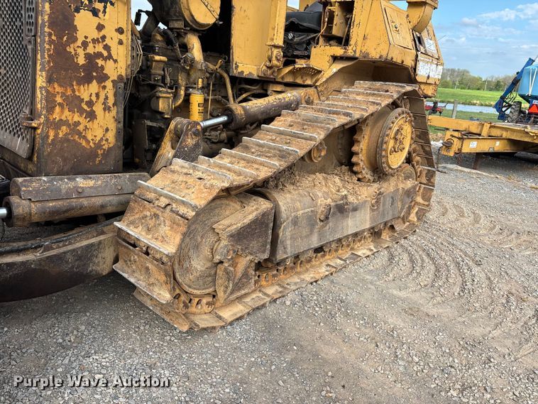 image for item DT0213 1987 Caterpillar D4H dozer