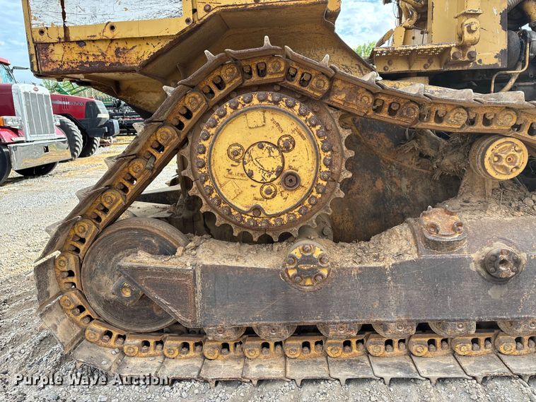 image for item DT0213 1987 Caterpillar D4H dozer