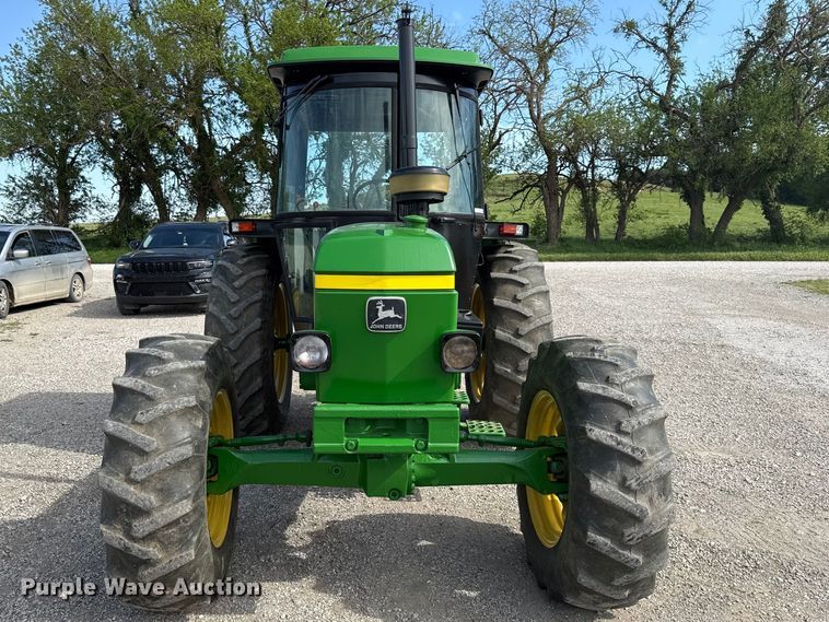 image for item DZ4439 1982 John Deere 2140 tractor