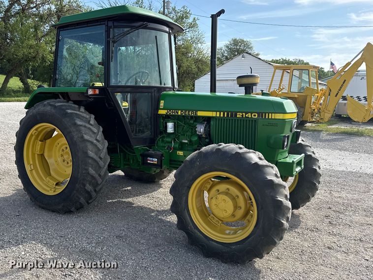 image for item DZ4439 1982 John Deere 2140 tractor
