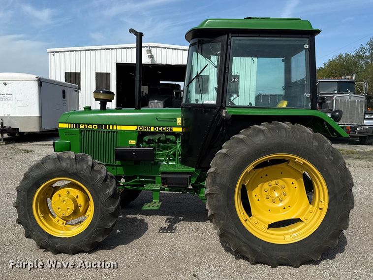 image for item DZ4439 1982 John Deere 2140 tractor