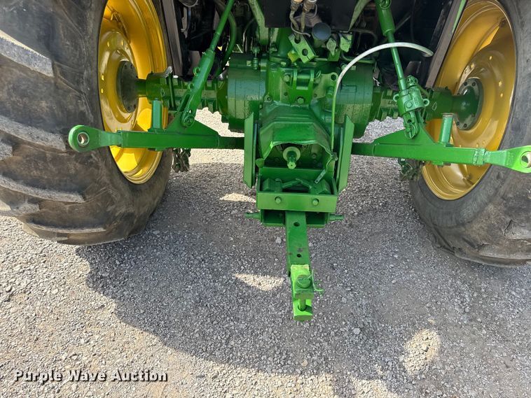image for item DZ4439 1982 John Deere 2140 tractor