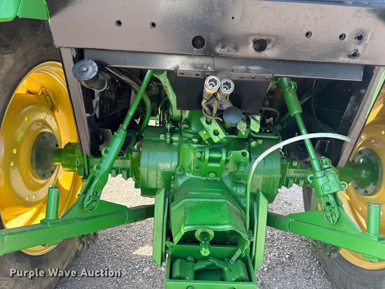 image for item DZ4439 1982 John Deere 2140 tractor