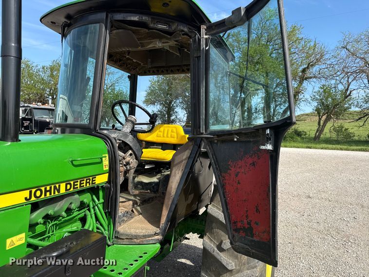 image for item DZ4439 1982 John Deere 2140 tractor