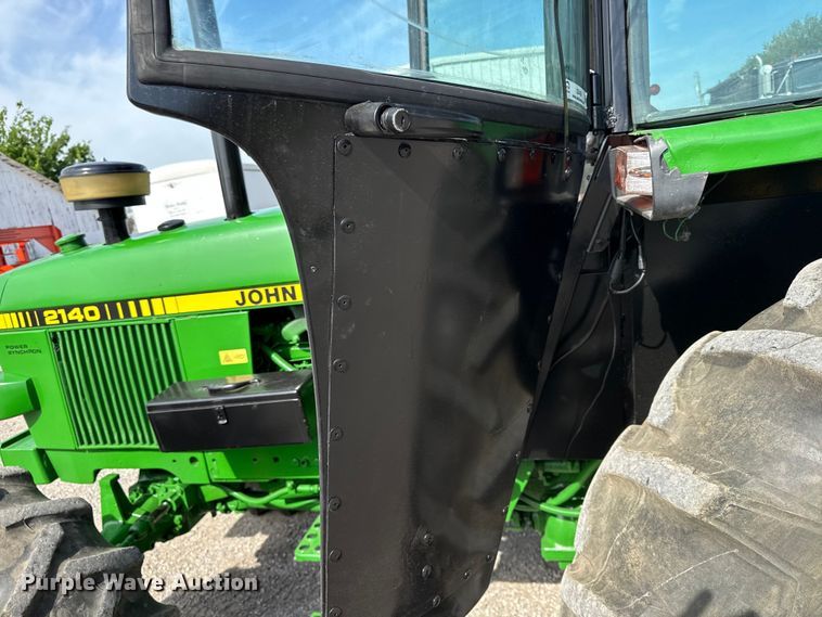 image for item DZ4439 1982 John Deere 2140 tractor