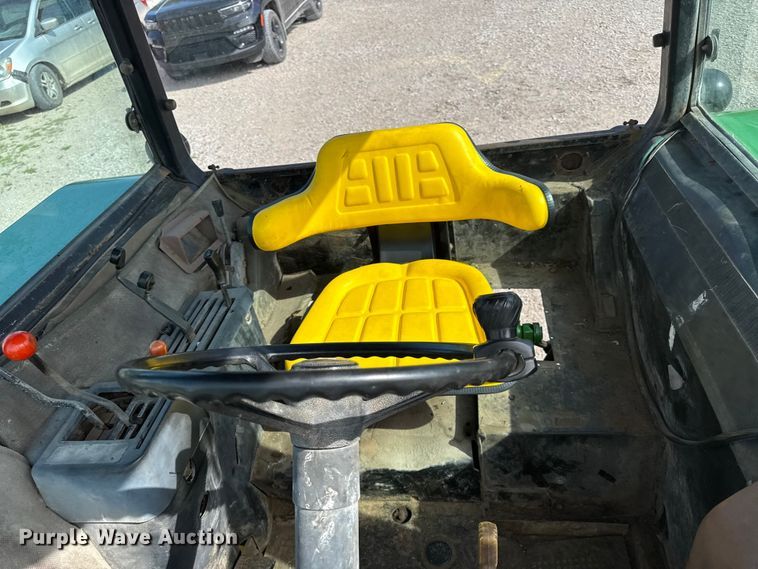 image for item DZ4439 1982 John Deere 2140 tractor