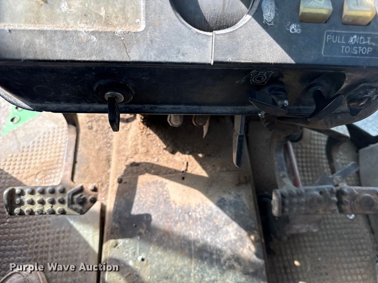 image for item DZ4439 1982 John Deere 2140 tractor