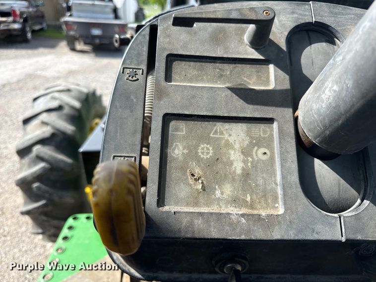 image for item DZ4439 1982 John Deere 2140 tractor