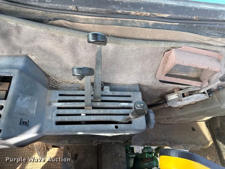 image for item DZ4439 1982 John Deere 2140 tractor